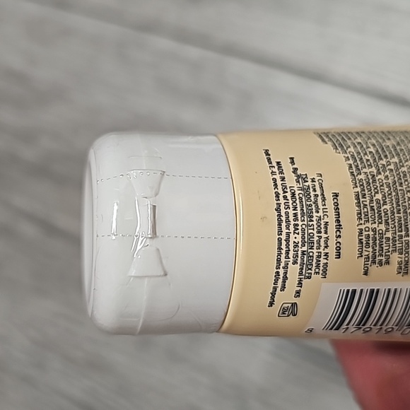 IT Cosmetic Confidence In A Cleanser Hydrating Facial Cleanser Vegan Cosmetics - Picture 3 of 3